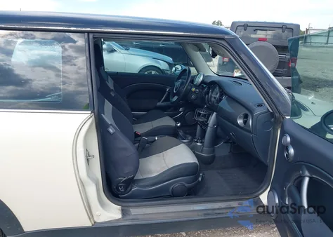 2006 Mini Cooper из США, поврежденный, VIN WMWRC33526TK64879